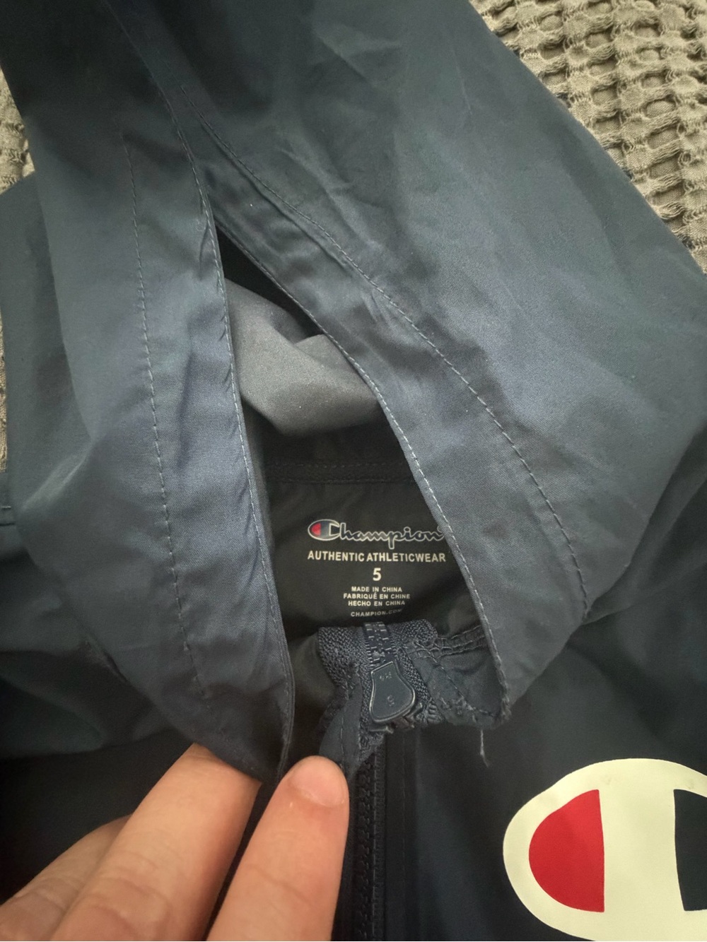 Champion Kids Hooded Windbreaker Jacket in Navy and Red Size 5 - Picture 5 of 7